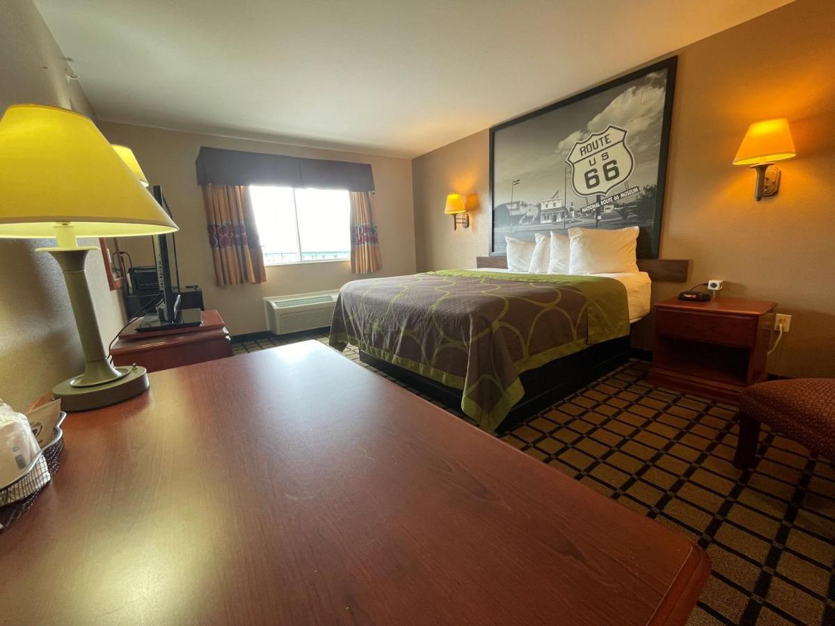 Super 8 By Wyndham Motel
